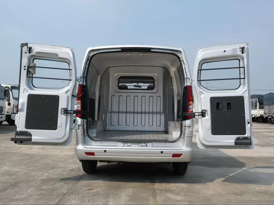 Xe tải van Tera-V6 với cửa sau mở 180 độ