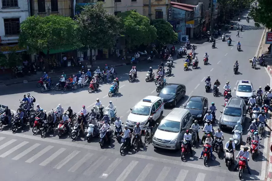 Thời điểm qua vạch quyết định lỗi xe tải vượt đèn đỏ