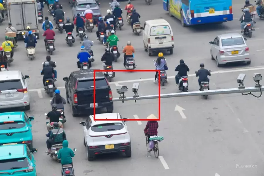 Camera có thể ghi nhận phạt nguội xe tải vượt đèn đỏ
