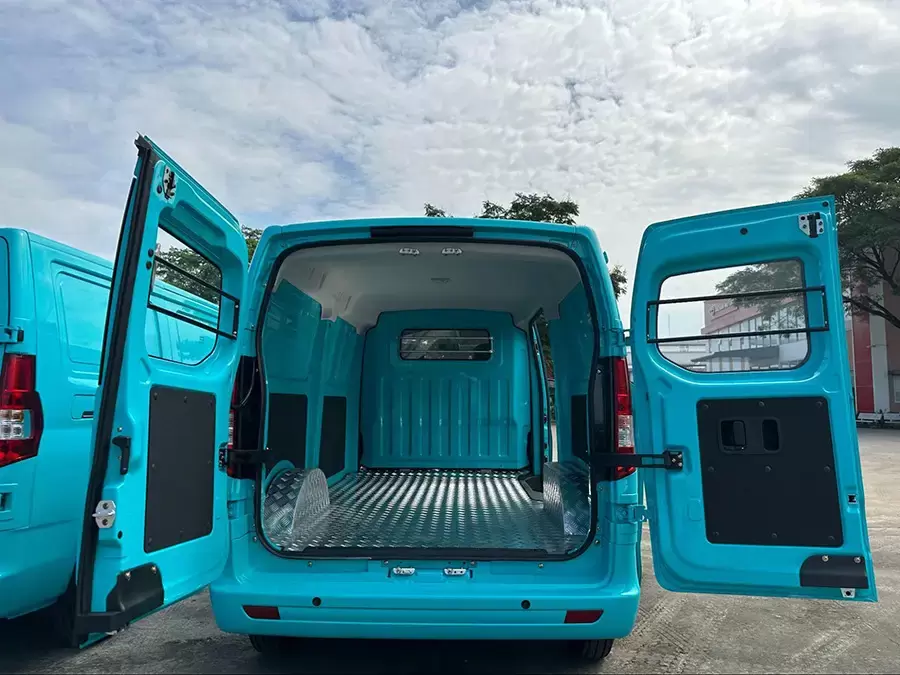 Khoang chở hàng rộng rãi và thuận tiện của Tera-V6