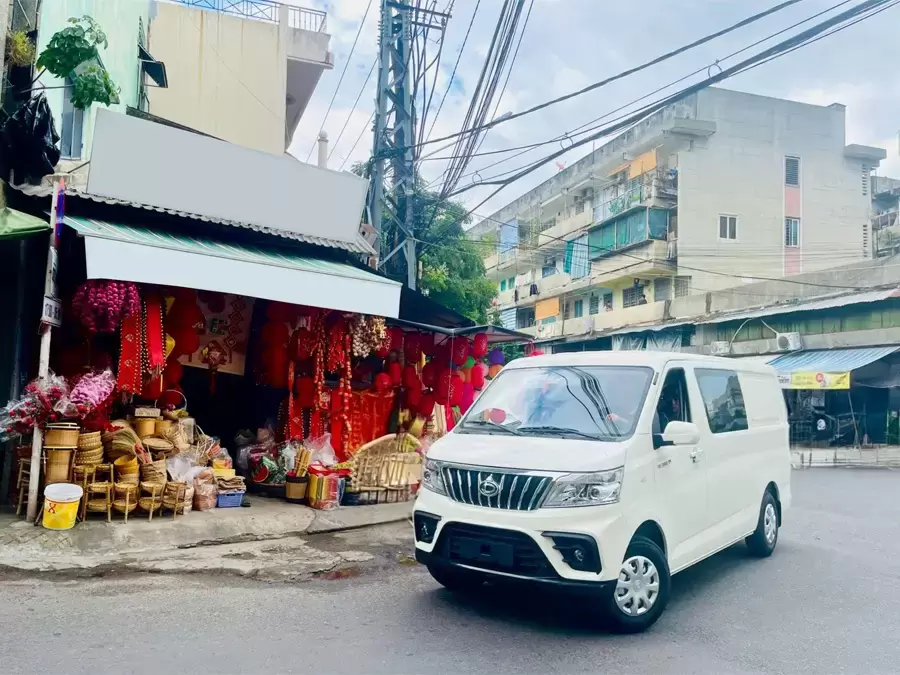 Xe van 5 chỗ đang được nhiều hộ kinh doanh và doanh nghiệp quan tâm