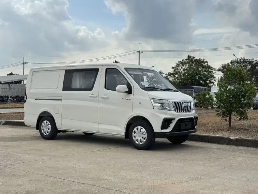 Xe van 5 chỗ có thiết kế Unibody - khung gầm liền khối