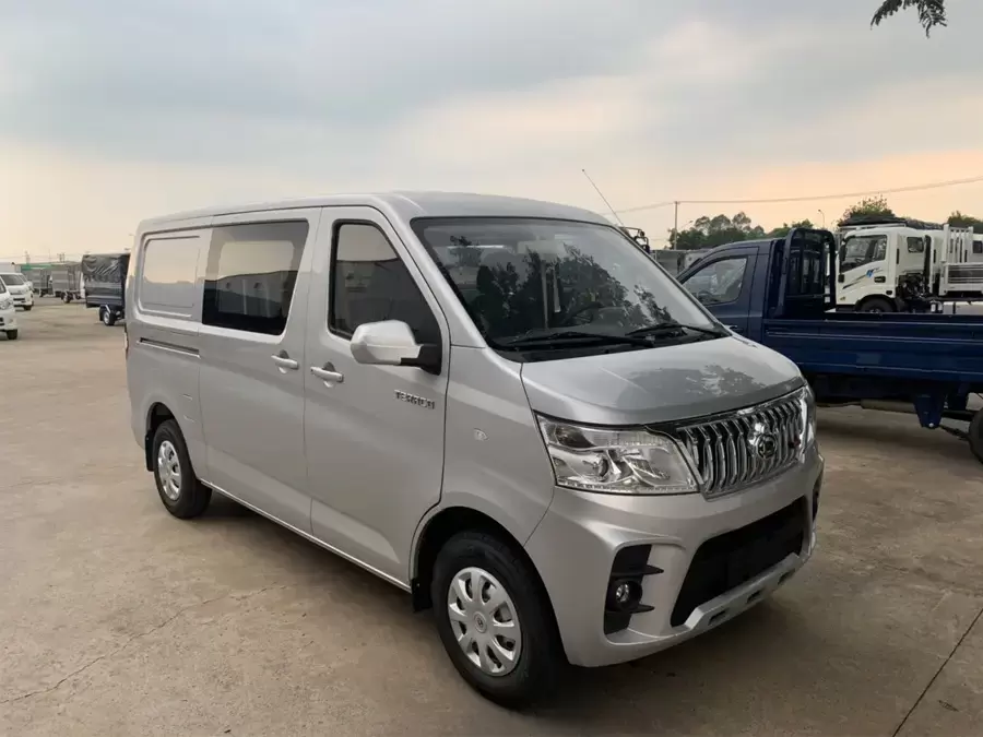 Tera-V6: Xe van 5 chỗ giá rẻ linh hoạt cho vận chuyển trong đô thị