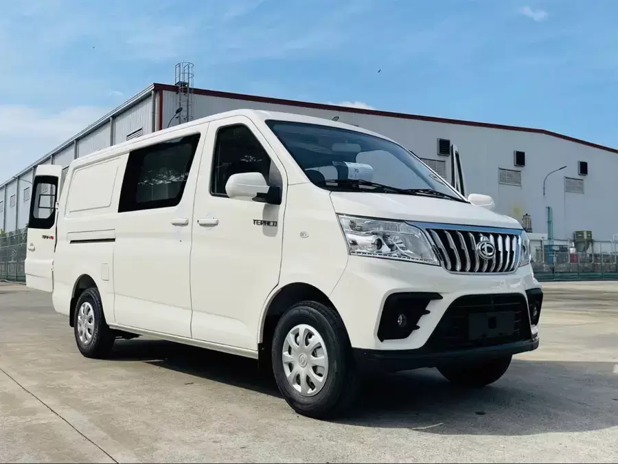 Tera-V8: Xe van 5 chỗ mạnh mẽ, khoang hàng kích thước lớn