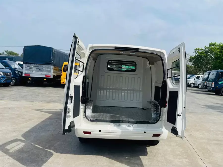 Khoang chở hàng lớn nổi bật trong phân khúc