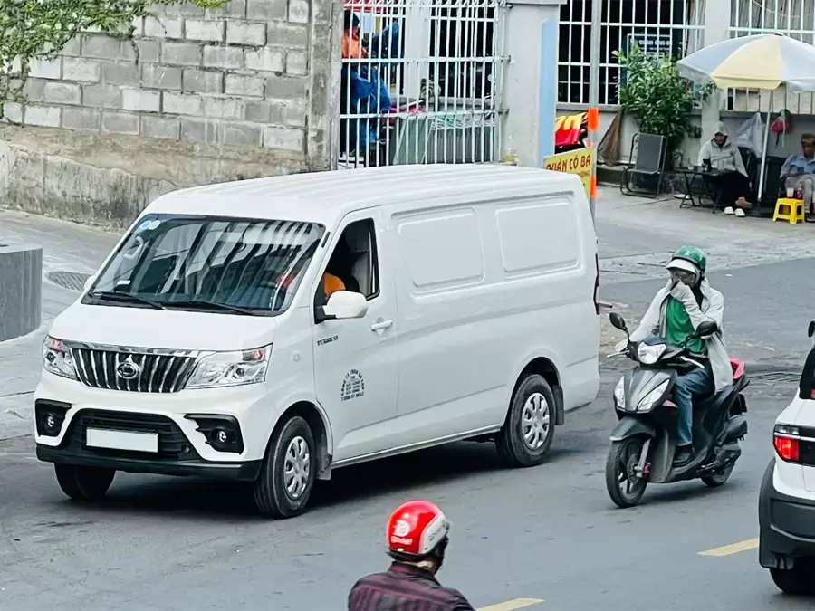 Xe van 950kg di chuyển nội đô linh hoạt 24/7