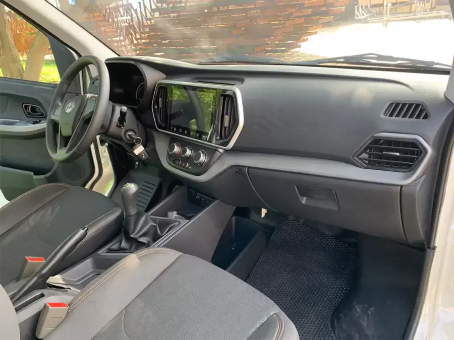 Cabin tiện nghi như xe du lịch của Tera-V6