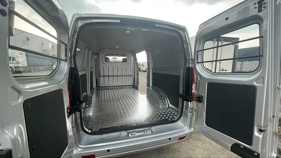 Khoang hàng kích thước lớn của Tera-V8