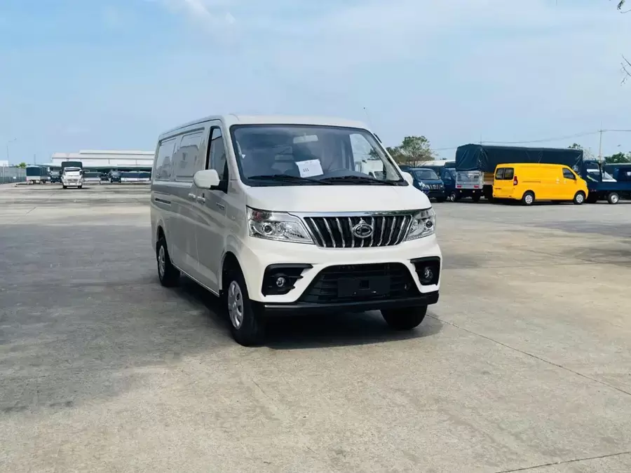 Thiết kế cá tính và mạnh mẽ của xe van chở hàng Tera-V8
