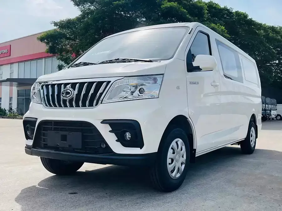 Xe van có khoang sau liền với khoang lái dùng để chở hàng hóa và chở người