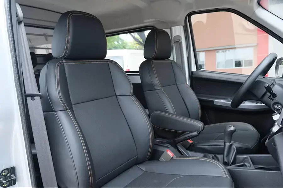 Khoang cabin của xe van