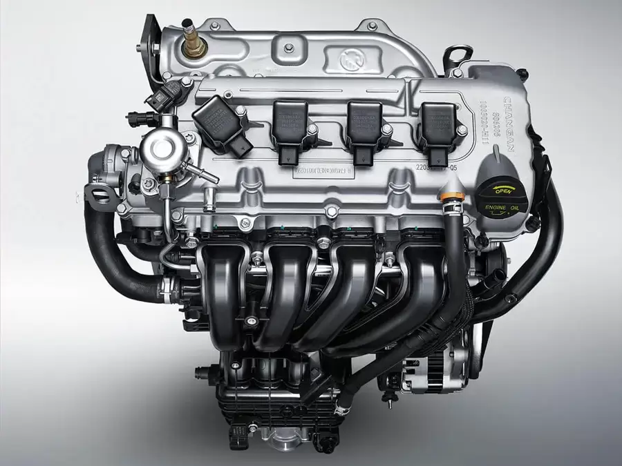 Động cơ xăng công nghệ cao, vận hành êm và tiết kiệm nhiên liệu